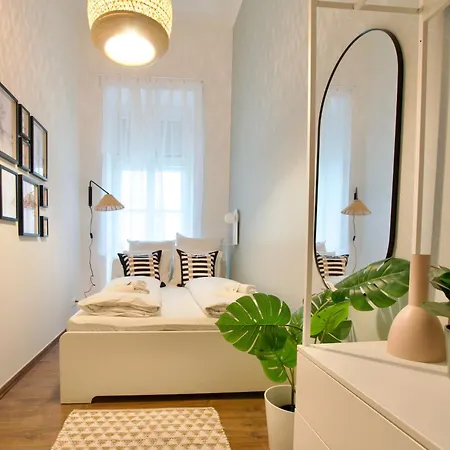 Premium By Hi5- Voeroesmarty Street Budapest