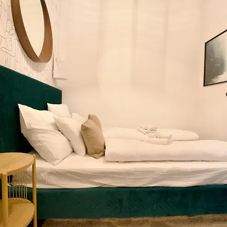 Premium By Hi5- Voeroesmarty Street * Budapest