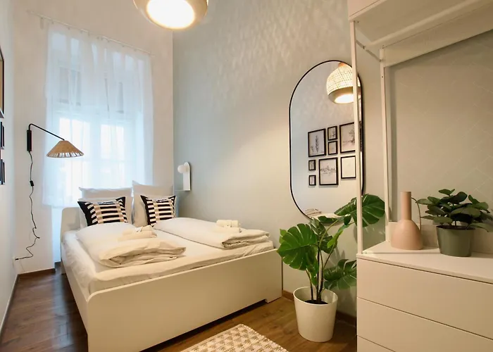 Premium By Hi5- Voeroesmarty Street
