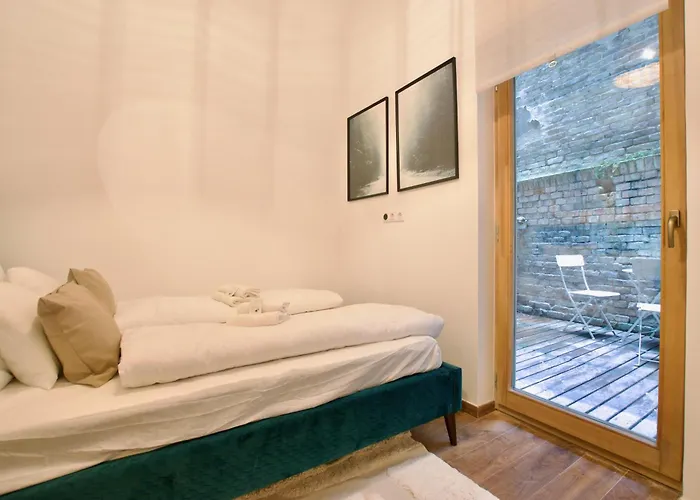 Premium By Hi5- Voeroesmarty Street * Budapest