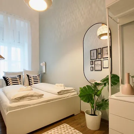 Premium By Hi5- Voeroesmarty Street